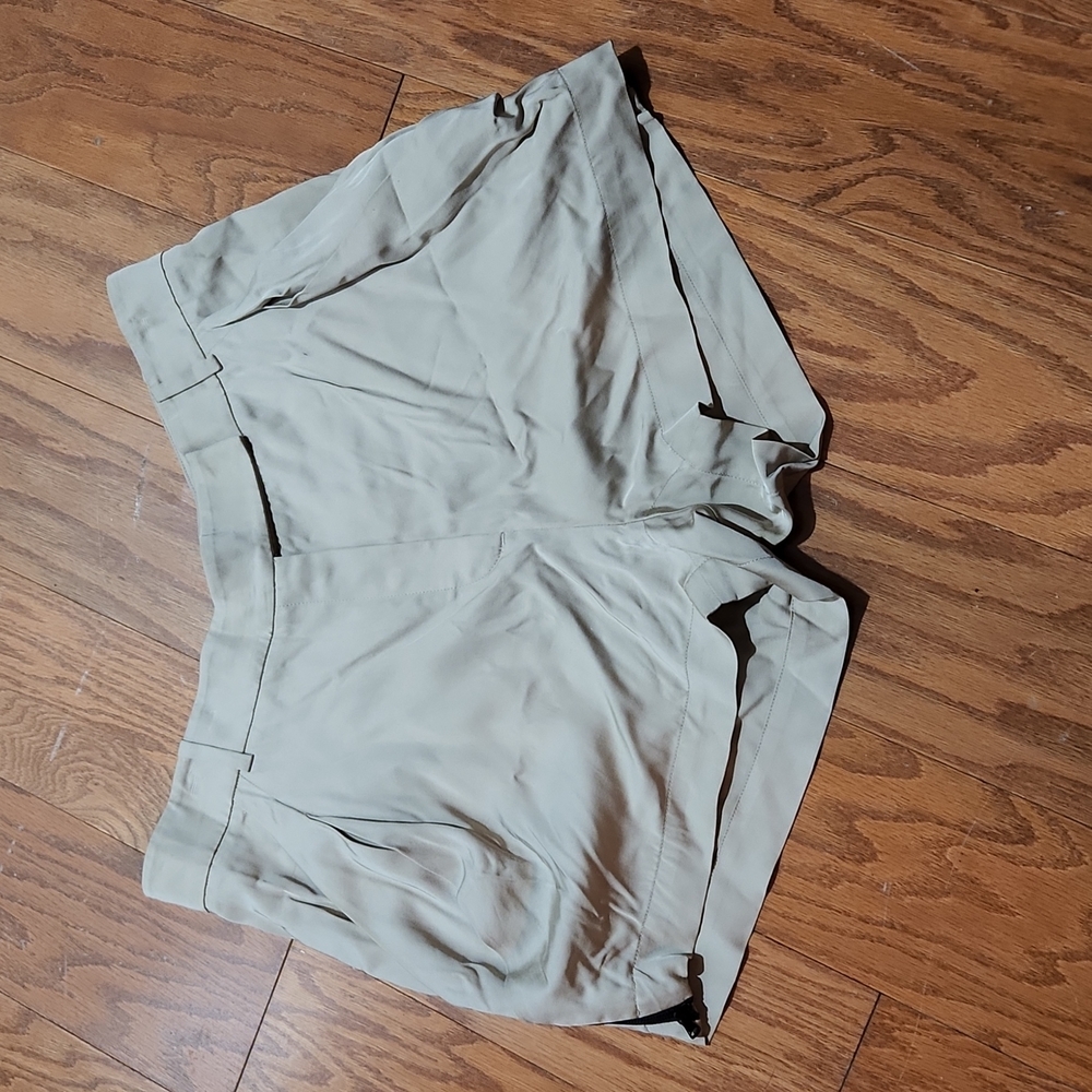 Dressy‎ shorts